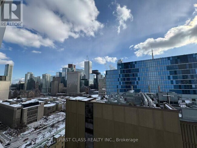 230 Simcoe St in Toronto, ON - Building Photo - Building Photo