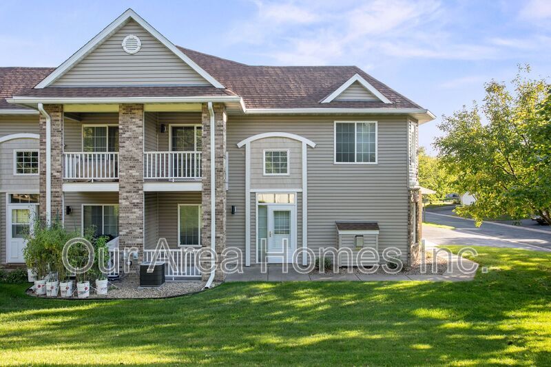 5646 100th Ln N in Brooklyn Park, MN - Building Photo