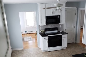 40 Magnolia St, Unit 1st in New Britain, CT - Foto de edificio - Building Photo