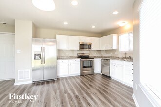 6159 N Woods Edge Dr in McCordsville, IN - Building Photo - Building Photo