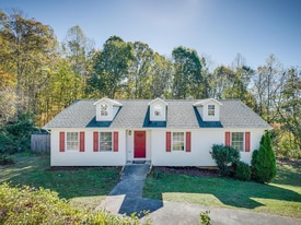 1121 Faye St in Kingsport, TN - Building Photo