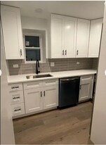 511 W Barry Ave, Unit G in Chicago, IL - Building Photo