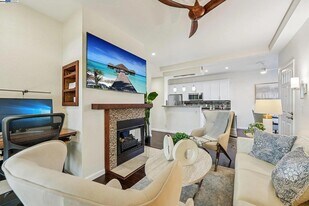 7020 Stagecoach Rd in Dublin, CA - Building Photo