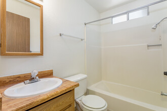 Redwood Glen Apartments in Chico, CA - Building Photo - Interior Photo