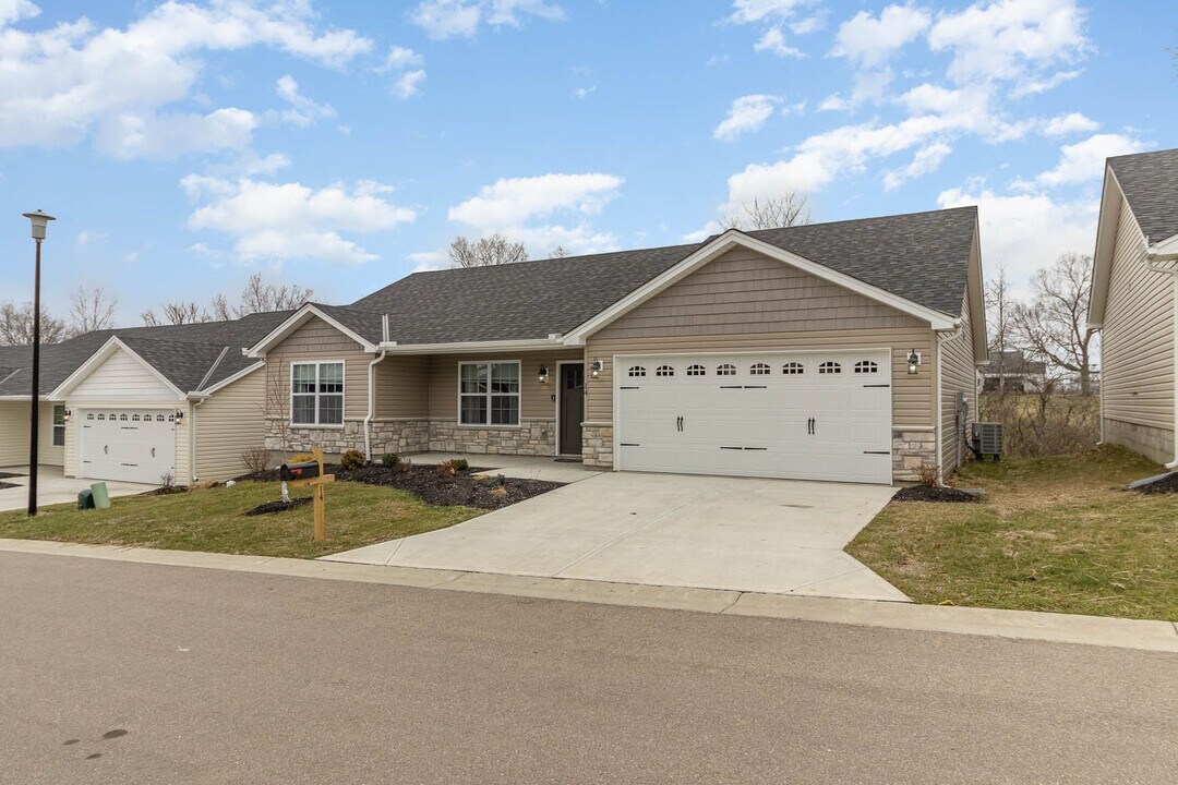 14 Persimmon Dr in Hamilton, OH - Foto de edificio