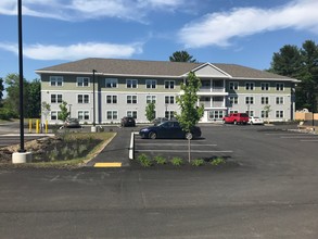 Griffin Road Apartments in Scarborough, ME - Foto de edificio - Building Photo