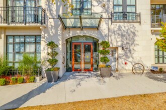 Chateau Laurier in Vancouver, BC - Building Photo - Building Photo