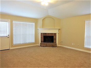 19072 Hammer Ln in Porter, TX - Foto de edificio - Building Photo