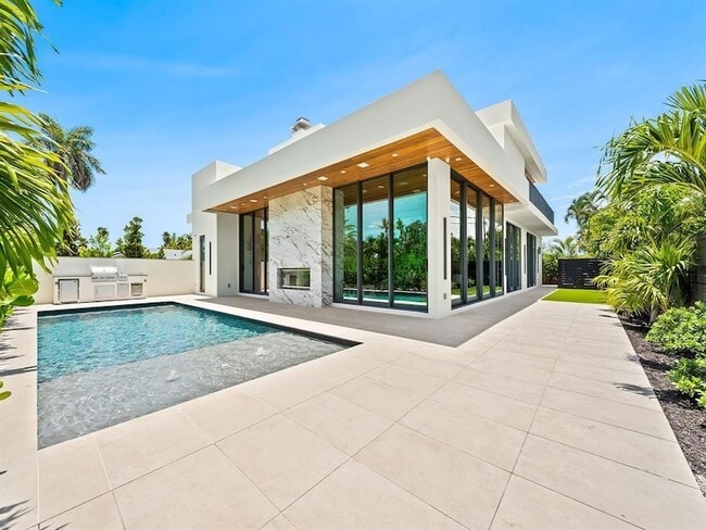 2657 NE 34th St in Fort Lauderdale, FL - Foto de edificio - Building Photo