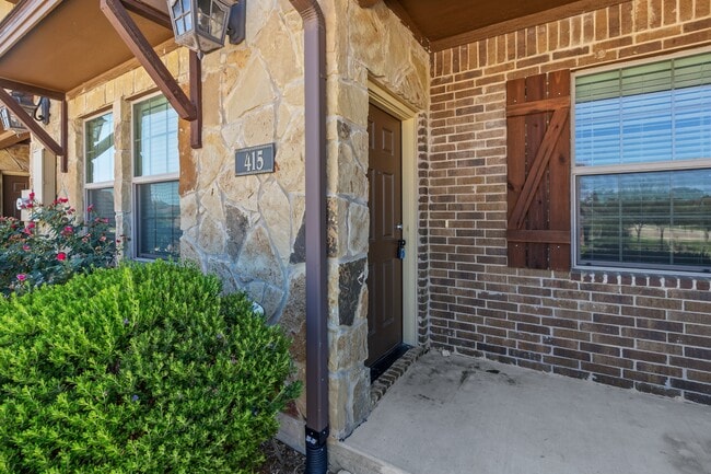 415 Goldilocks Ln in College Station, TX - Building Photo - Building Photo