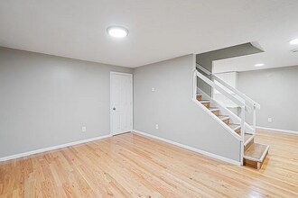 5 Debra Ln in Bellingham, MA - Foto de edificio - Building Photo