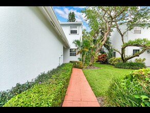 17052 Boca Club Blvd in Boca Raton, FL - Foto de edificio - Building Photo