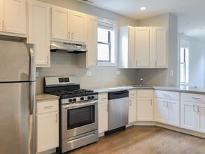 2318 N Southport Ave, Unit 2315-3F in Chicago, IL - Building Photo - Building Photo