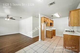1328 S Travis St in Sherman, TX - Building Photo - Building Photo