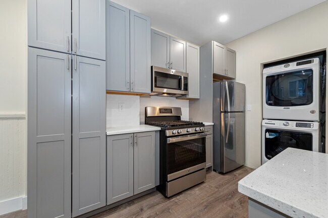 42 Brackett St, Unit 1 in Boston, MA - Foto de edificio - Building Photo