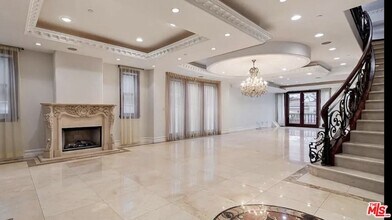 332 S Almont Dr in Beverly Hills, CA - Building Photo - Building Photo