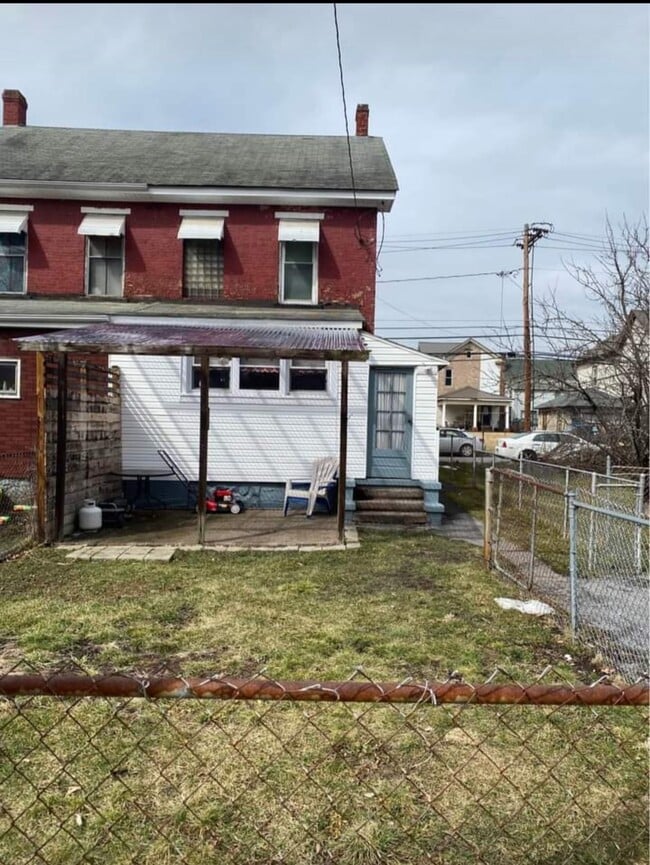 1404 Blair Ave in Tyrone, PA - Foto de edificio - Building Photo