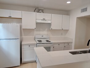 5252 Hermitage Ave in Los Angeles, CA - Foto de edificio - Building Photo