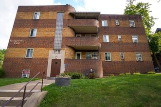 Wellesley Place in Pittsburgh, PA - Foto de edificio - Building Photo
