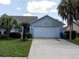 505 Woodview Dr in Tavares, FL - Building Photo
