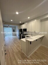 8481 SE 64th Ave in Portland, OR - Building Photo - Building Photo