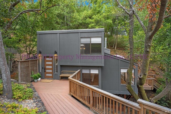 property at 280 Oakcrest Rd