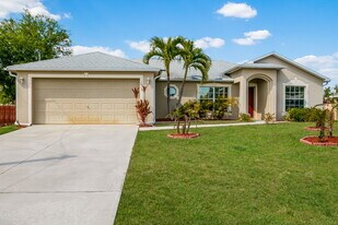 1209 SW 11th St in Cape Coral, FL - Building Photo