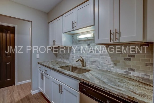 33247 Kingslane Ct-Unit -7 in Farmington, MI - Foto de edificio - Building Photo