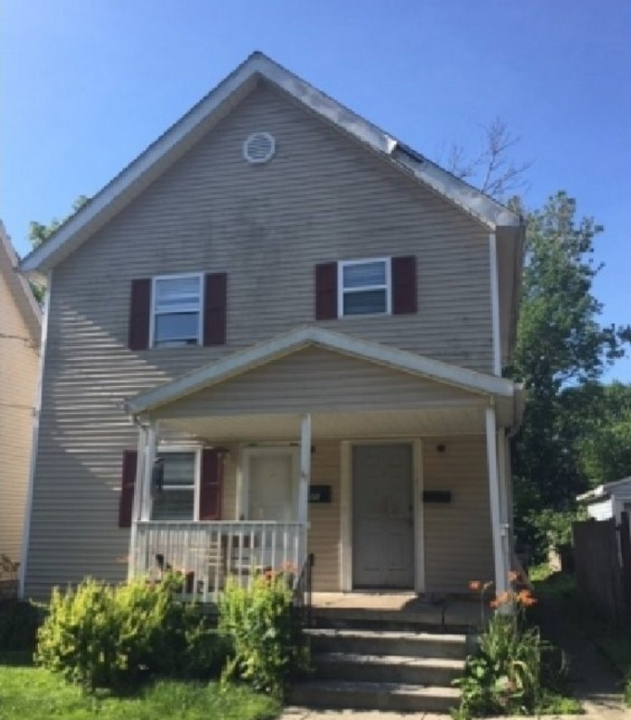 212 Gates Ave in Elyria, OH - Foto de edificio