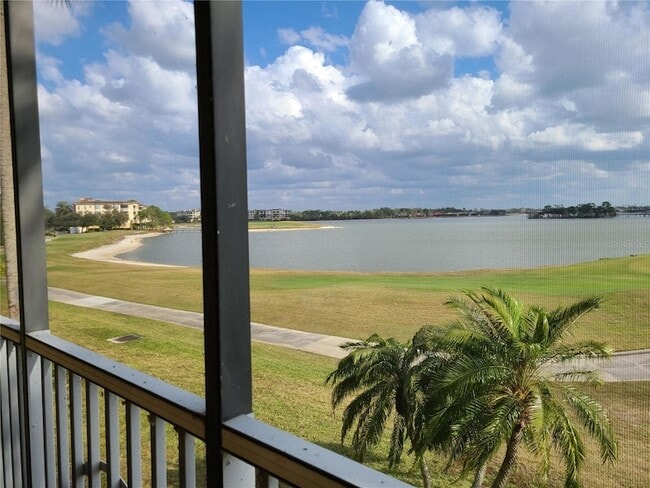6474 Water Crest Way, Unit 401 in Lakewood Ranch, FL - Foto de edificio - Building Photo