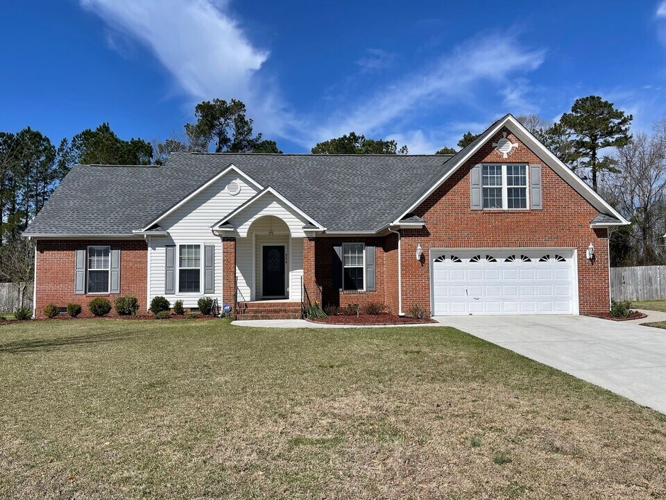 224 Newport Drive in Jacksonville, NC - Building Photo