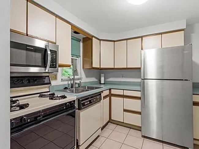 property at 517 Maytide St