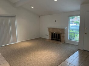 322 Fireside St in Oceanside, CA - Building Photo - Building Photo