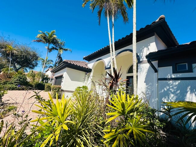 13792 Long Lake Ln in Port Charlotte, FL - Foto de edificio - Building Photo