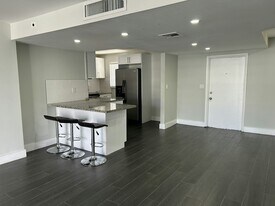 14165 SW 87th St in Miami, FL - Building Photo