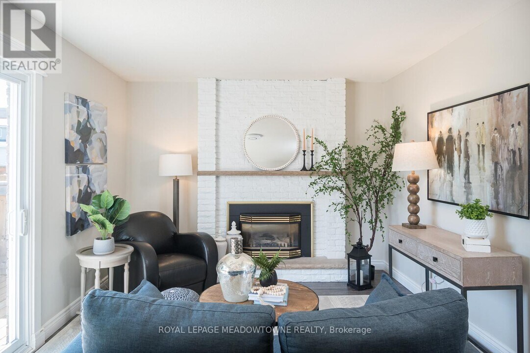 611 Beaver Ct in Milton, ON - Building Photo
