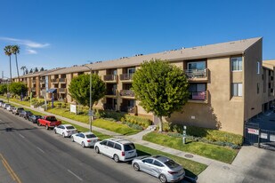 Northridge Gardens Apartments in Northridge, CA - Building Photo