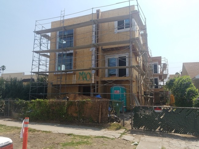 756 N Ridgewood Pl in Los Angeles, CA - Building Photo - Building Photo