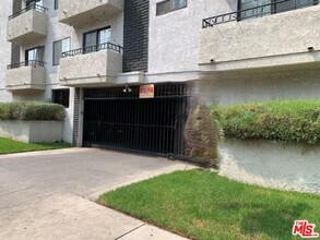 4353 Coldwater Canyon Ave in Los Angeles, CA - Building Photo - Building Photo