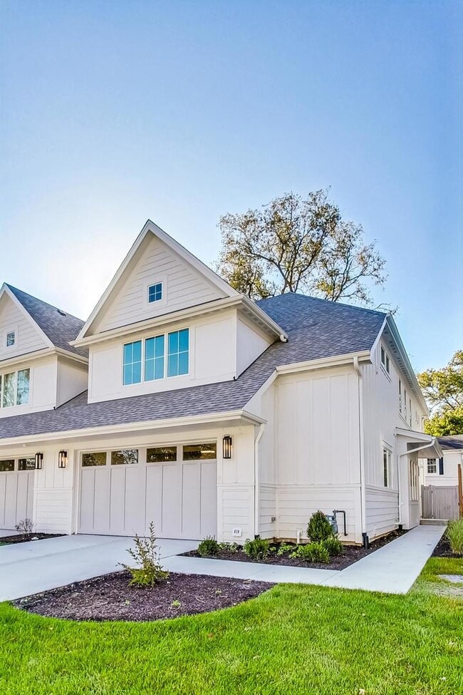 828 E Franklin Ave in Naperville, IL - Building Photo - Building Photo
