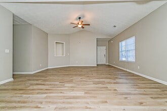 424 Bell Flower Trail in Locust Grove, GA - Building Photo - Building Photo