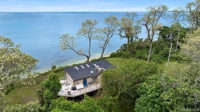 31059 Middle Rd in Peconic, NY - Building Photo - Building Photo