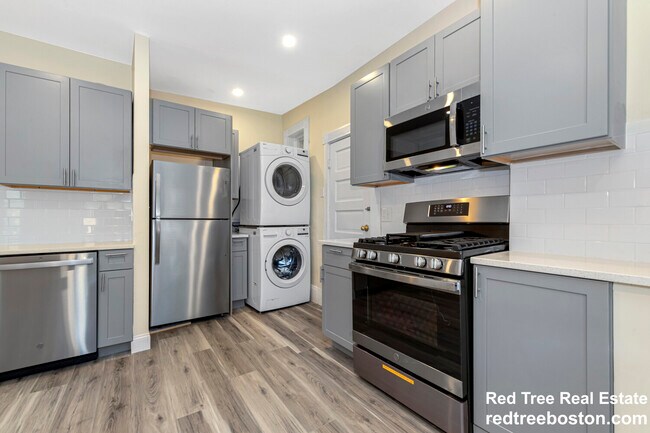 46 Brackett St, Unit 2 in Boston, MA - Building Photo - Building Photo
