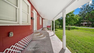 1164 3 Rd St in Clute, TX - Building Photo - Building Photo