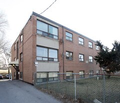 2221 Jane St in Toronto, ON - Building Photo