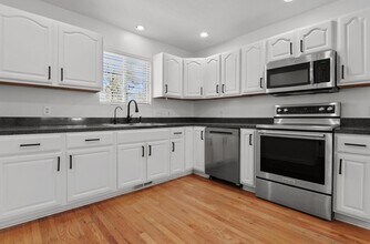 733 Luna Ct in Lake Orion, MI - Building Photo - Building Photo