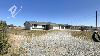 17820 Manzanita St in Hesperia, CA - Building Photo - Building Photo