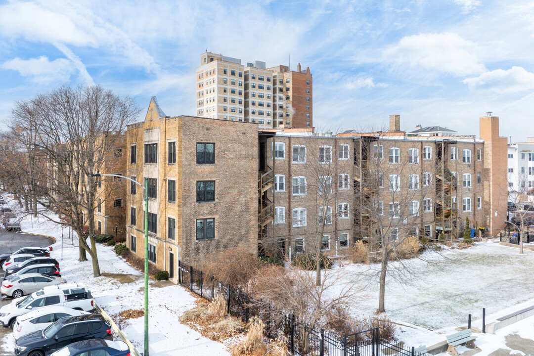 Jarvis on the Lake in Chicago, IL - Building Photo