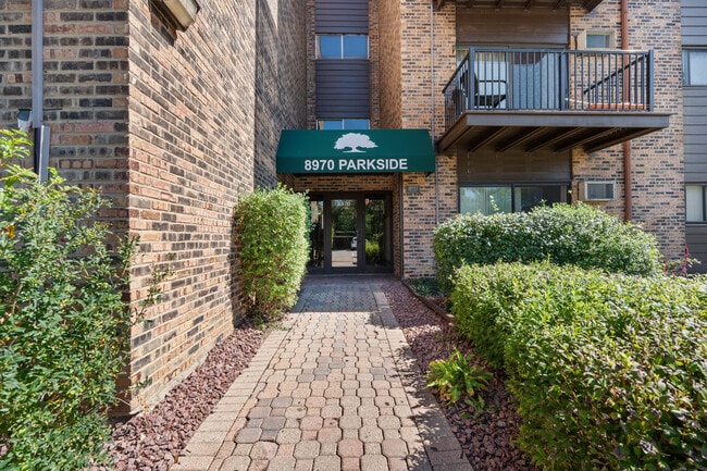 8970 N Parkside Ave in Des Plaines, IL - Building Photo - Building Photo