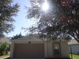 2056 Redwood Cir NE in Palm Bay, FL - Building Photo
